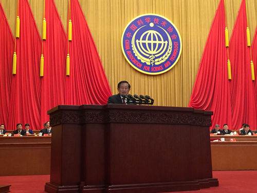 新当选主席万钢致闭幕词